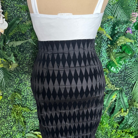 Pinup Couture Black, Velvet Flocked Harlequin, Mermaid Pencil Skirt - Picture 2 of 6